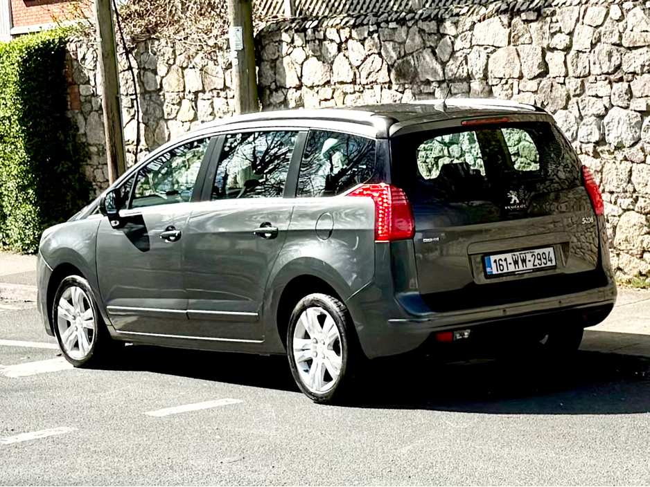 2016 Peugeot 5008 - image 5