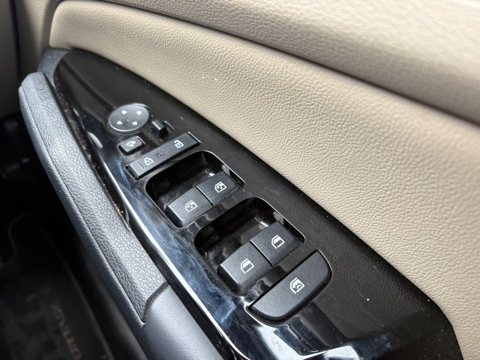 2022 Kia Sportage - image 3