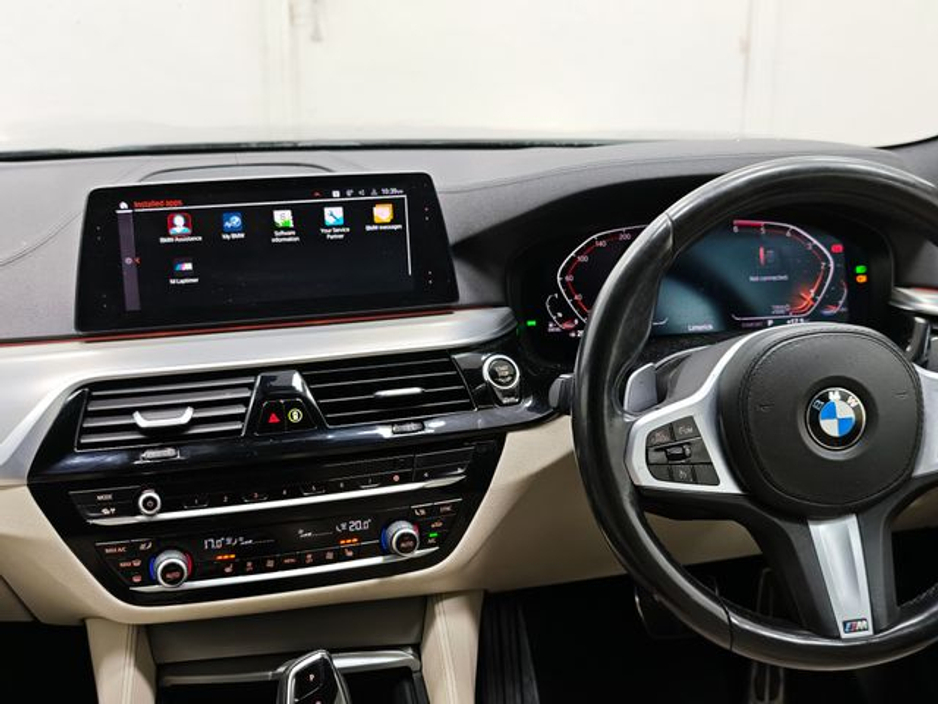2019 BMW 5 Series - image 26