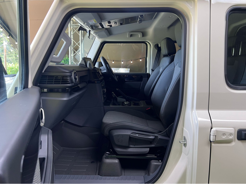 2025 INEOS Grenadier 5-Seat Commercial (N1) €79,995