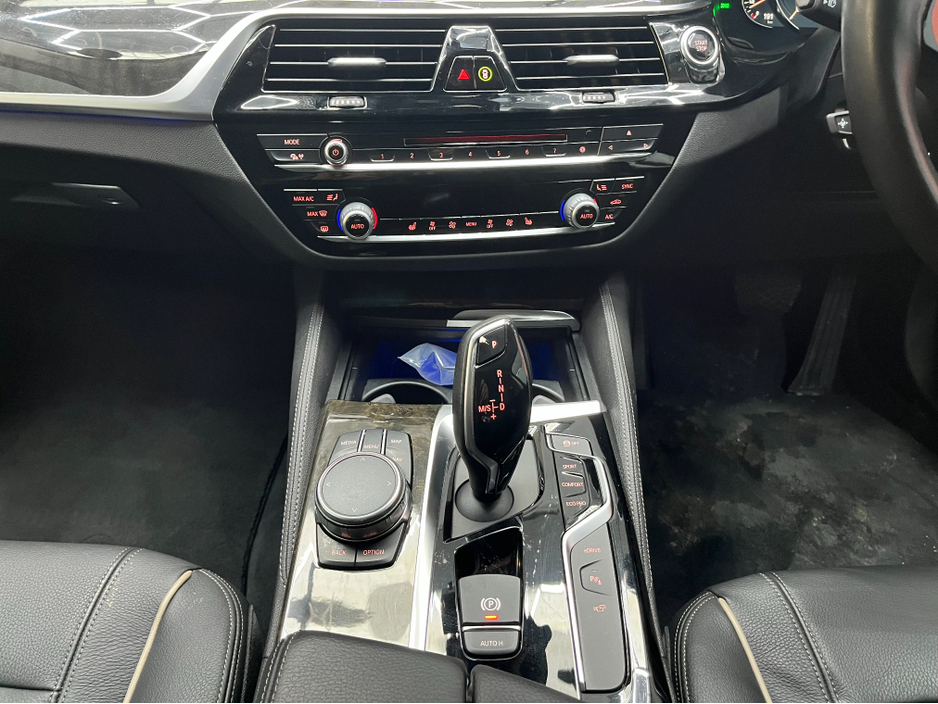 2017 BMW 5 Series ONLY €20950! 2017 BMW 530E LUXURY PERFORMANCE 2.0 AUTOMATIC / CRUISE CONTROL / 360° PARKING CAMERA / ELECTRIC MEMORY & HEATED SEATS / AMBIENT LIGHTS / HEATED REAR SEATS €20,950