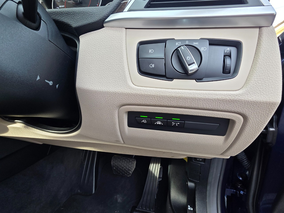 2016 BMW 3 Series - image 15