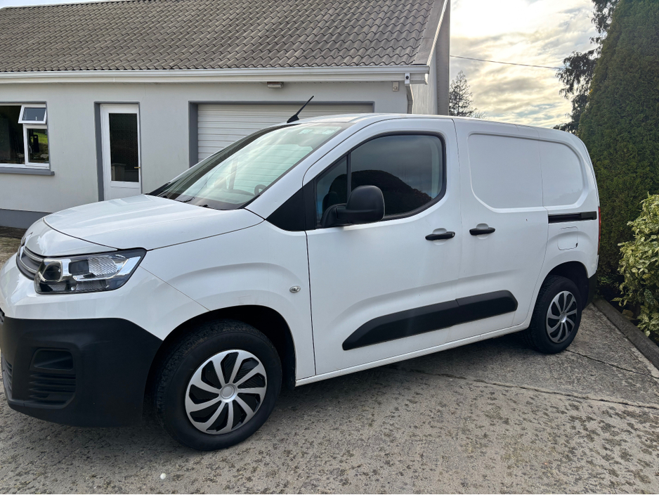 2020 Citroen Berlingo - image 2