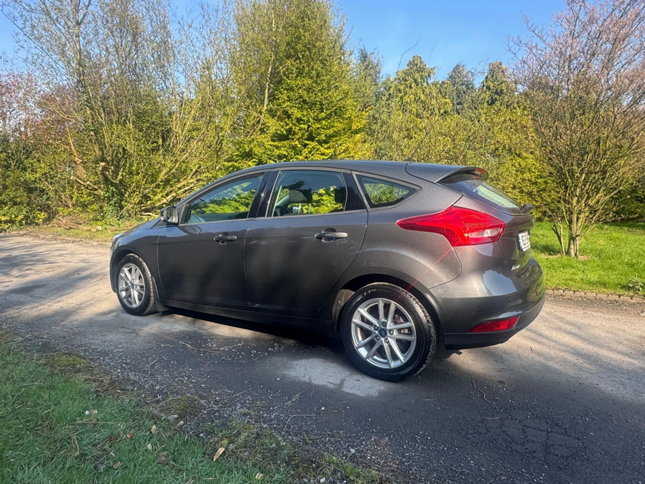 2015 Ford Focus - image 2