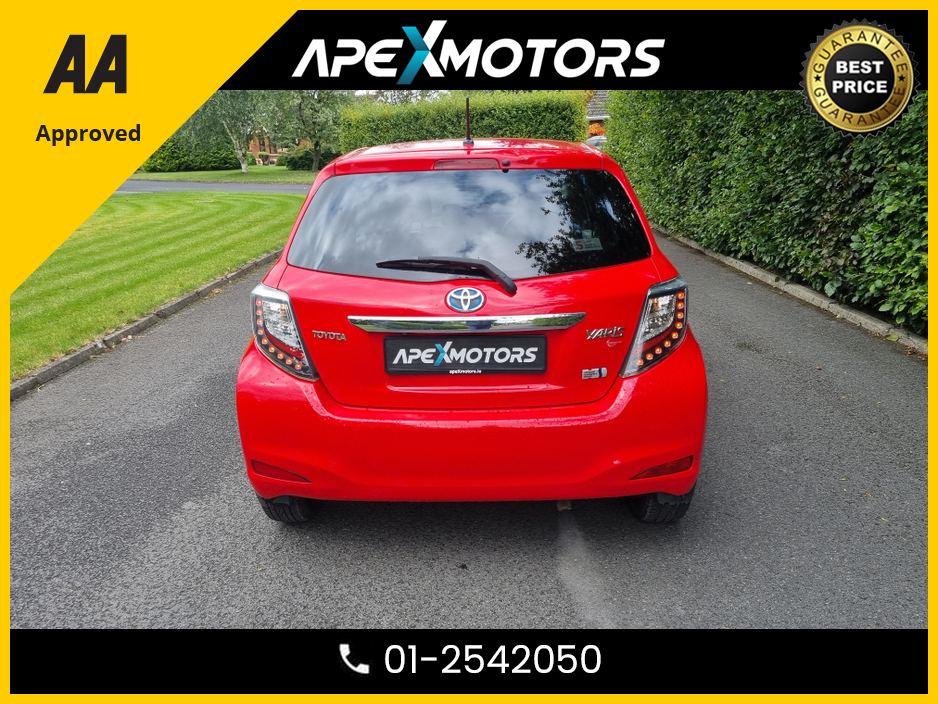 2014 Toyota Yaris - image 8