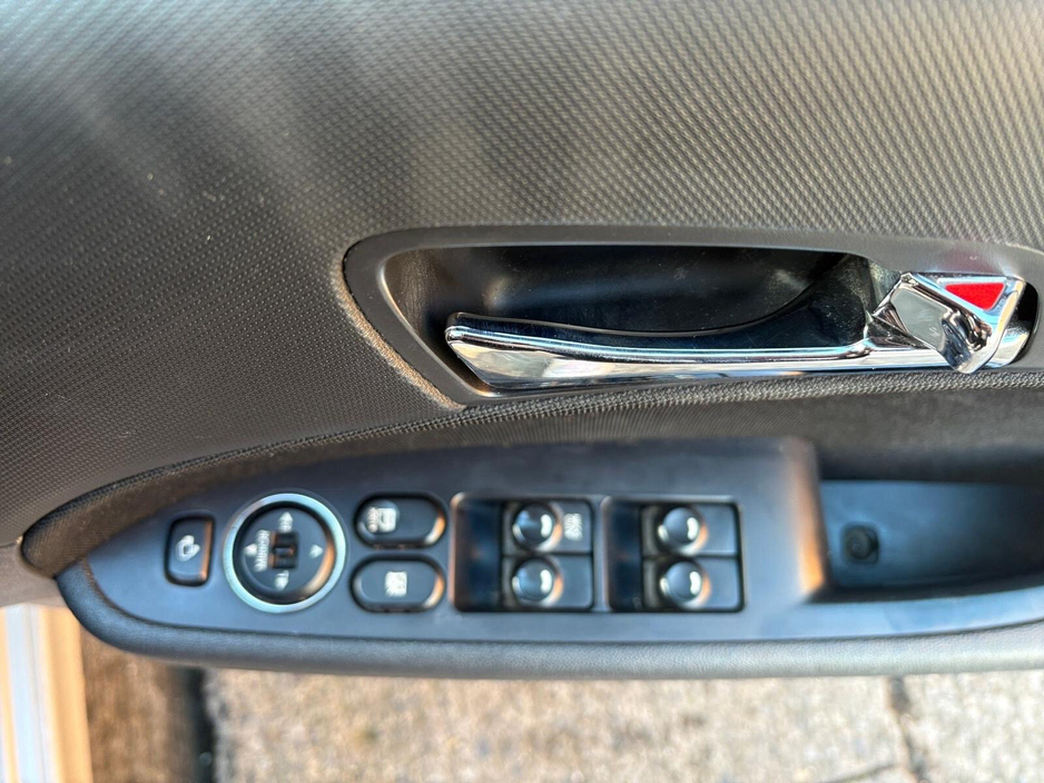 2011 Hyundai i30 - image 12