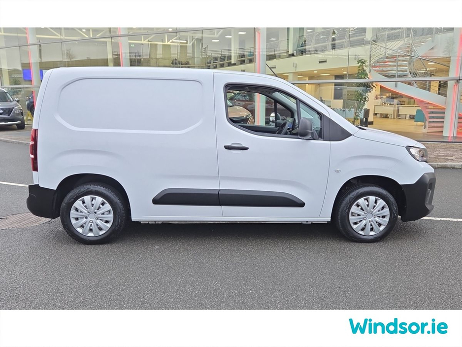 2024 Peugeot Partner PARTNER PRO PLUS1.5 HDI 100 65 €18,695