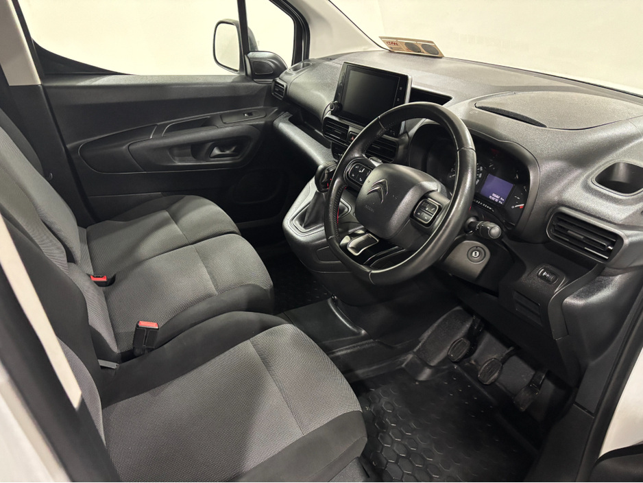 2020 Citroen Berlingo - image 9