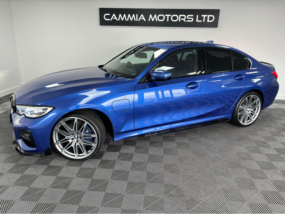 2020 BMW 3 Series - image 3