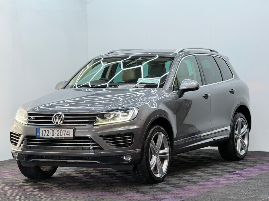 2017 Volkswagen Touareg - image 3