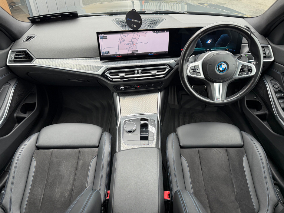 2023 BMW 3 Series - image 20