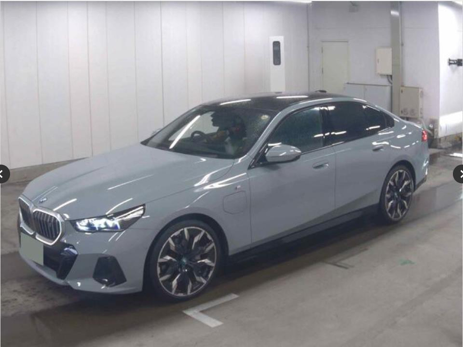 2023 BMW i5 - image 2