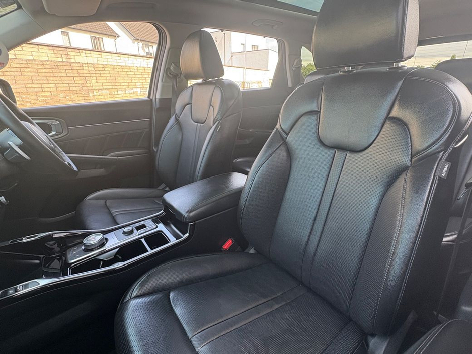 2025 Kia Sorento - image 12