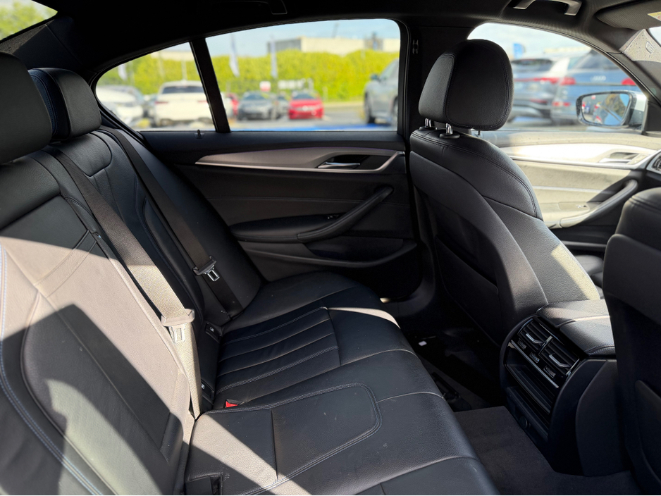 2018 BMW 5 Series - image 32