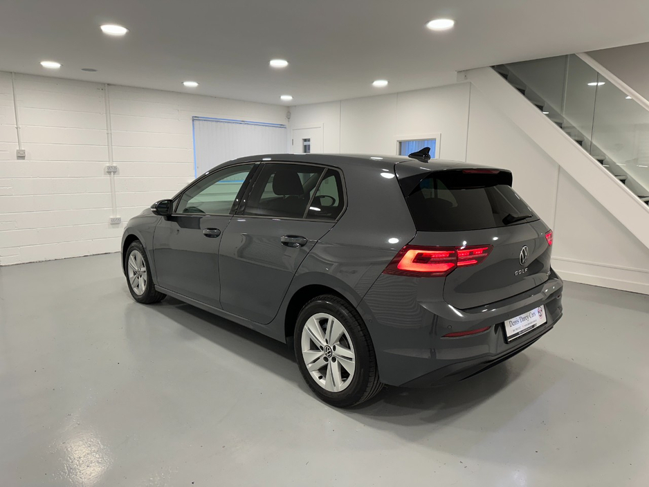2021 Volkswagen Golf - image 11