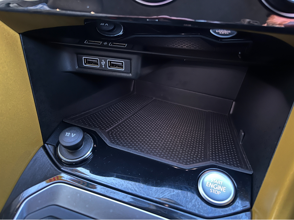 2020 Volkswagen T-Roc STYLE DESIGN AUTOMATIC 2.0 DIESEL //LOW MILES//REVERSE CAMERA//KEYLESS ENTRY//ADAPTIVE CRUISE CONTROL//BLIND SPOT WARNING// €23,950