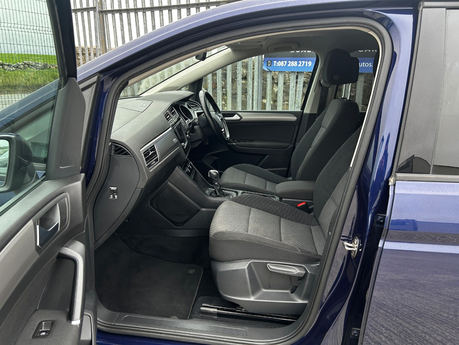 2016 Volkswagen Touran - image 14