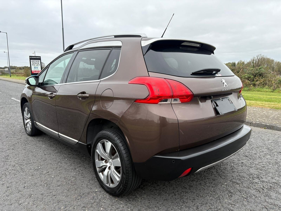 2014 Peugeot 2008 - image 5