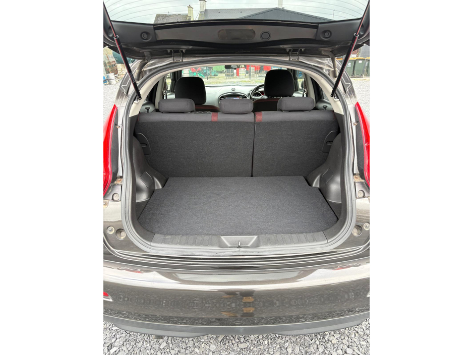 2012 Nissan Juke - image 10