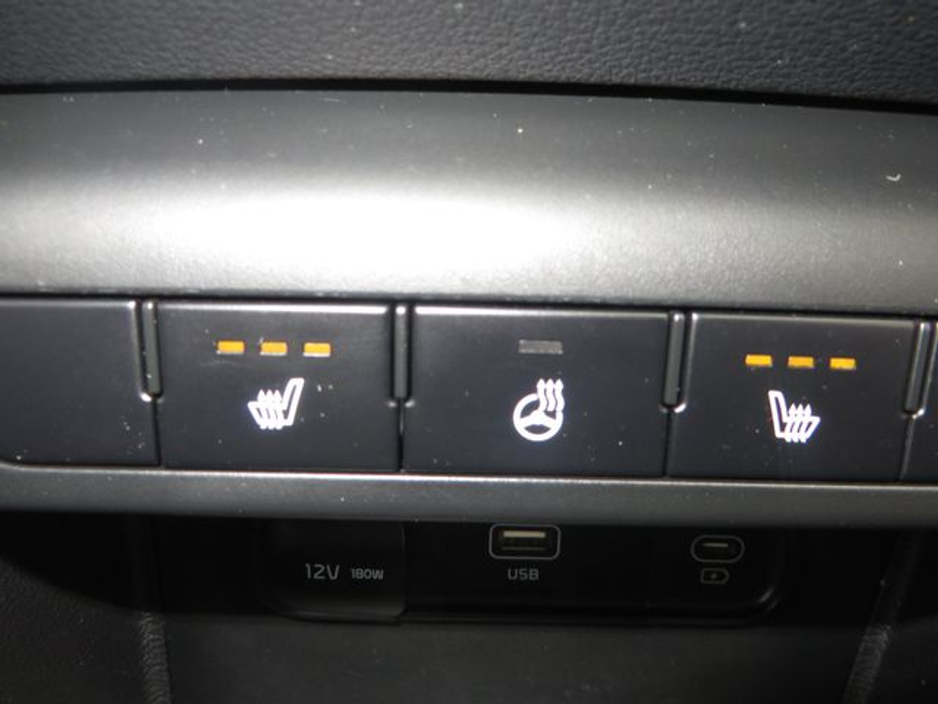 2023 Kia Sportage - image 21