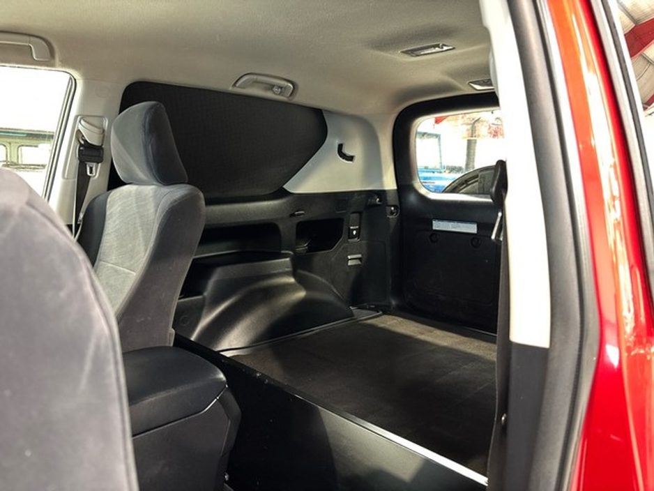 2022 Toyota Landcruiser - image 7