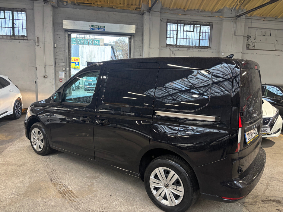 2025 Volkswagen Caddy - image 15