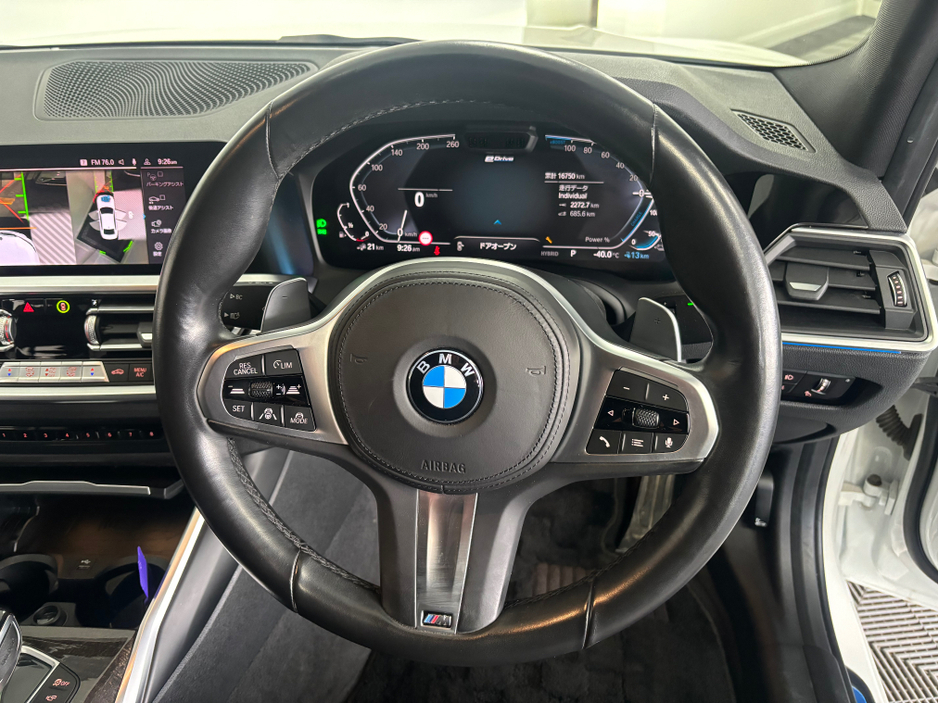 2021 BMW 3 Series - image 9