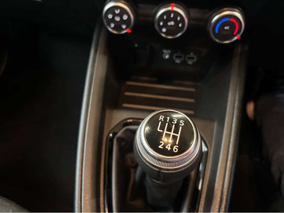 2022 Renault Clio - image 10