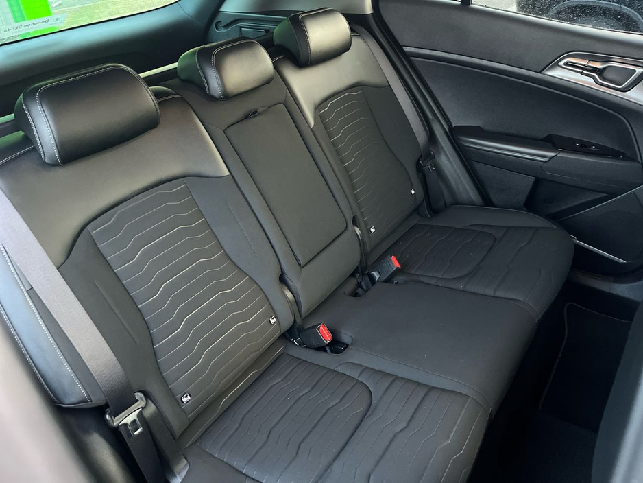 2022 Kia Sportage - image 10