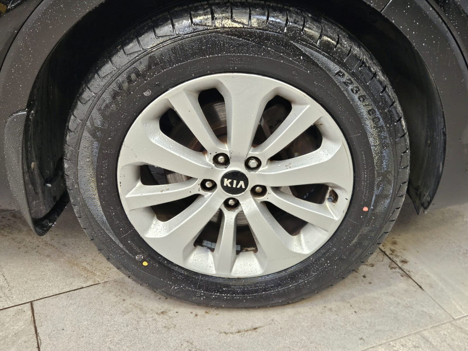 2015 Kia Sorento - image 4