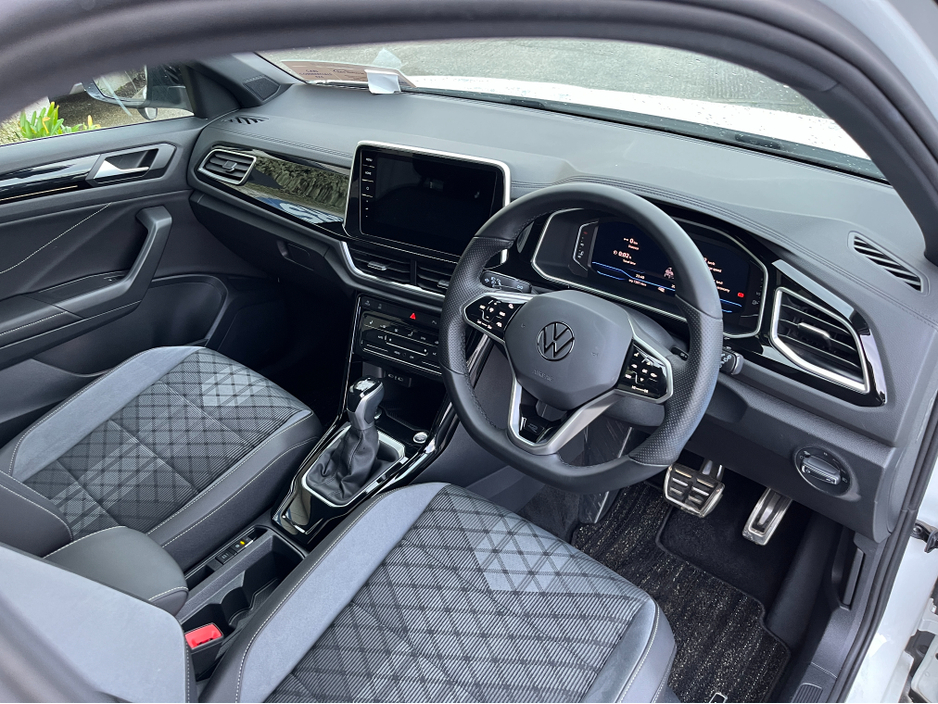 2023 Volkswagen T-Roc R-LINE AUTOMATIC 2.0 DIESEL //HALF LEATHER HEATED SEATS//REVERSE CAMERA//ADAPTIVE CRUISE CONTROL//KEYLESS ENTRY// €31,950