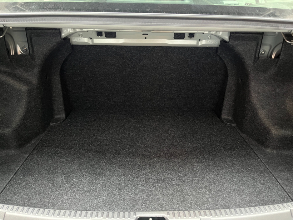 2025 Toyota Corolla - image 6