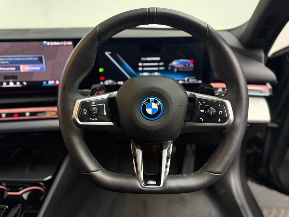 2025 BMW 5 Series - image 16