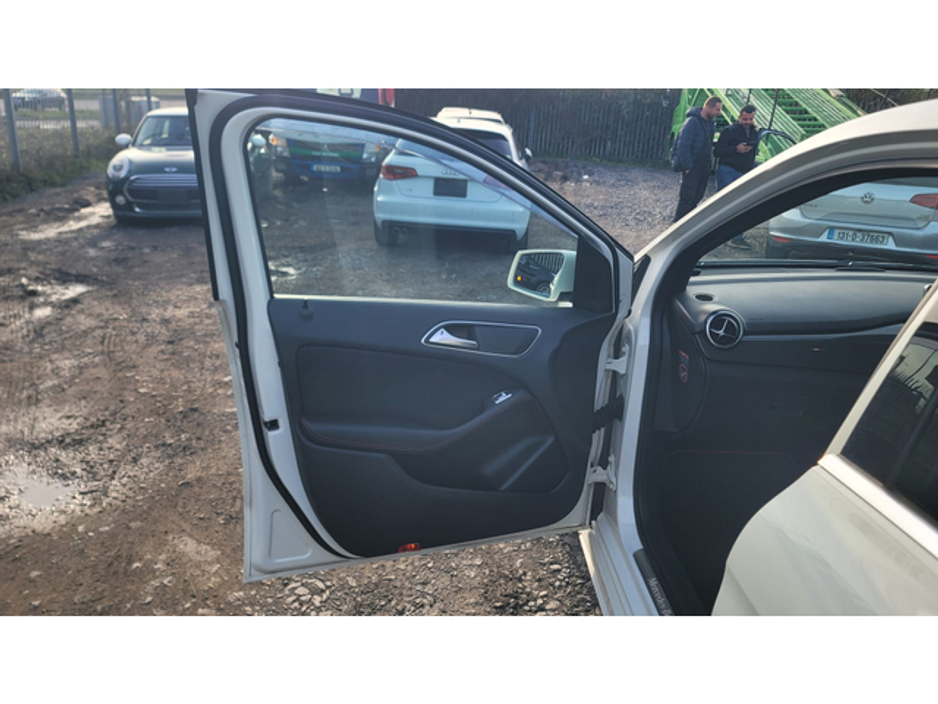 2016 Mercedes-Benz B Class - image 14