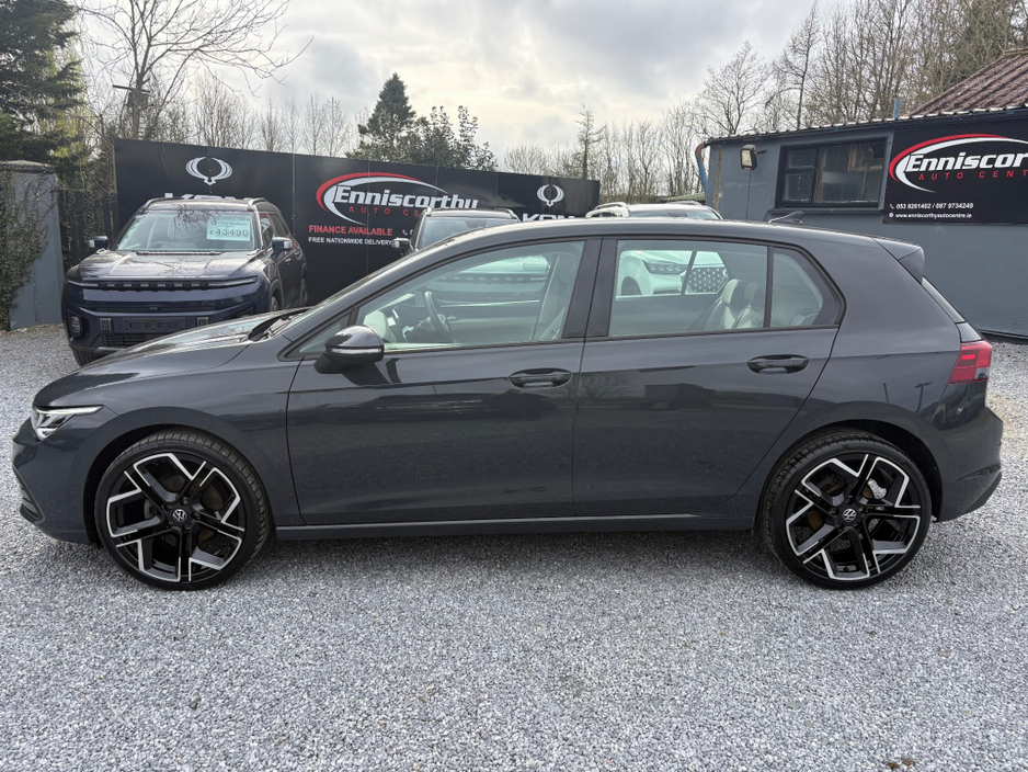 2022 Volkswagen Golf - image 4