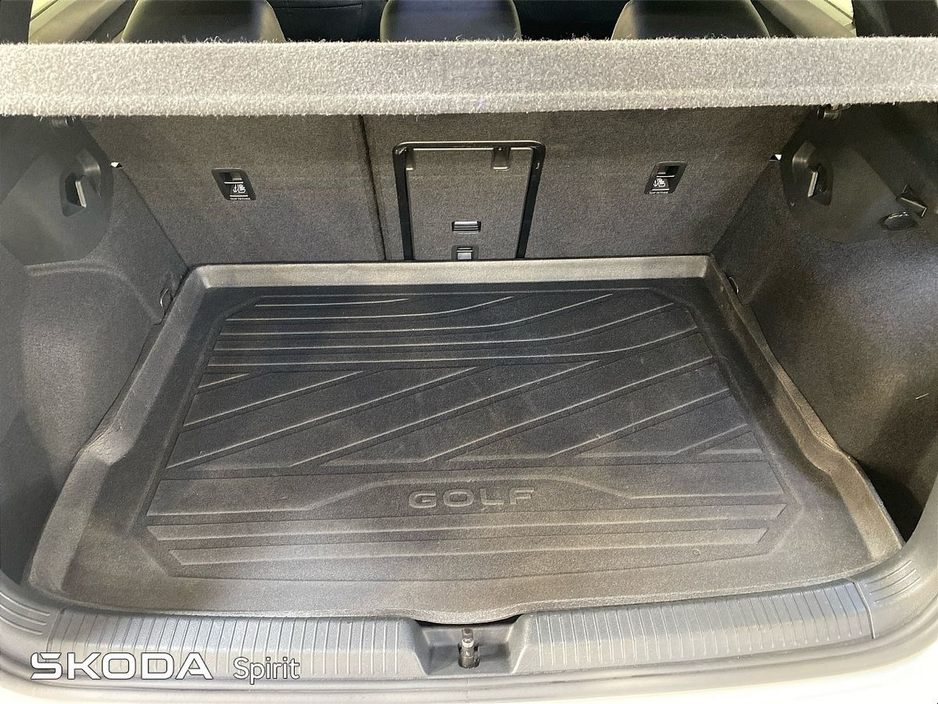 2024 Volkswagen Golf - image 9