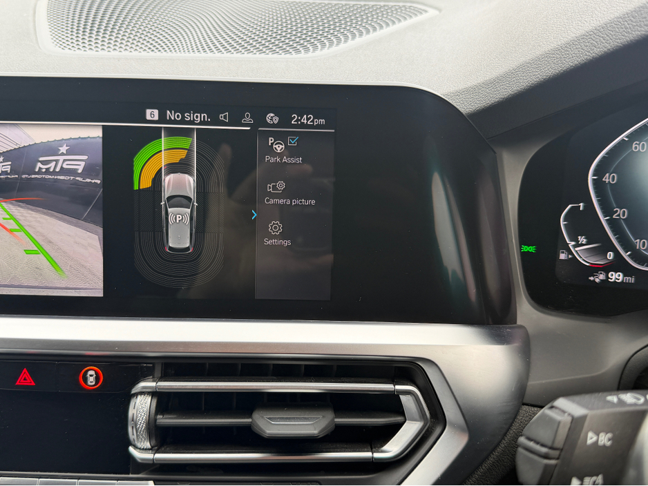 2022 BMW 3 Series - image 19