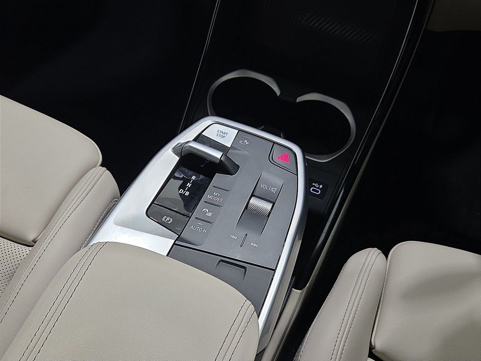 2024 BMW iX1 - image 10