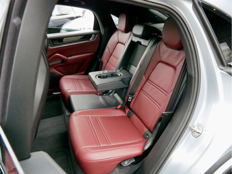 2024 Porsche Cayenne - image 19