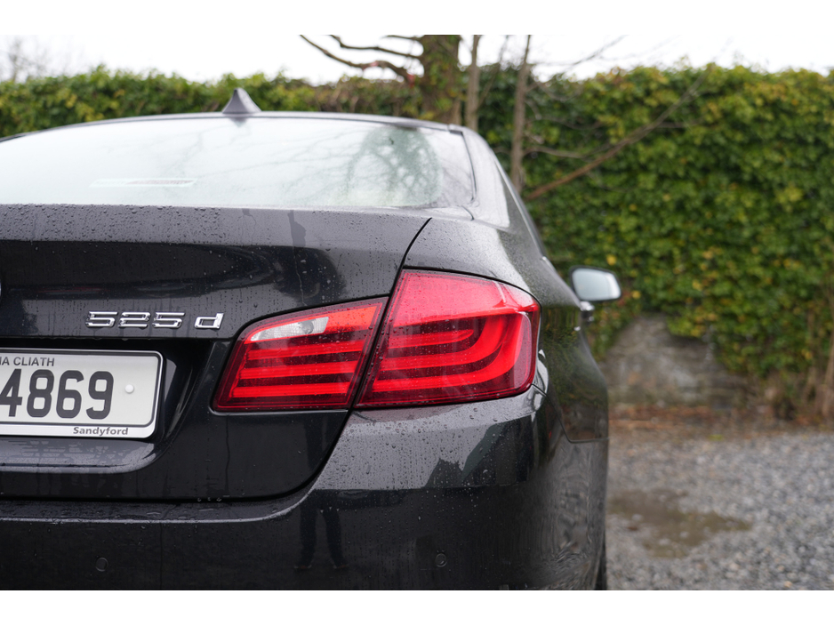 2012 BMW 5 Series - image 6