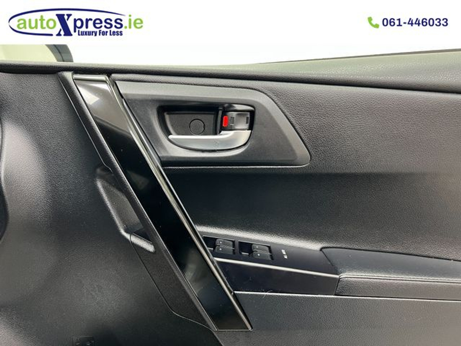 2016 Toyota Auris 1.8 Automatic, Hybrid, Reversing camera €12,895