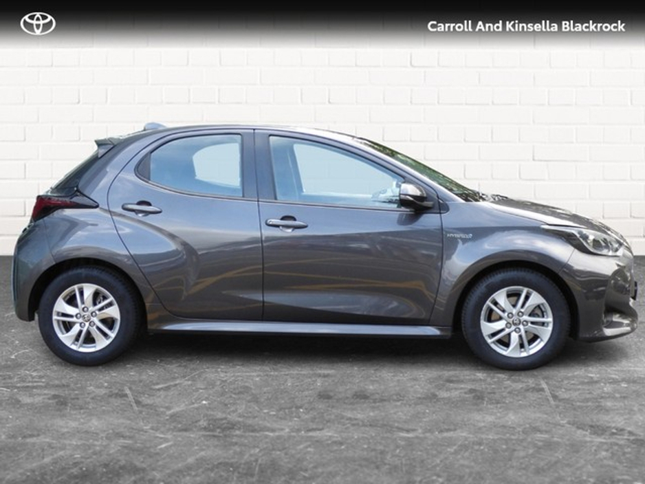 2021 Toyota Yaris Hybrid Luna €20,950