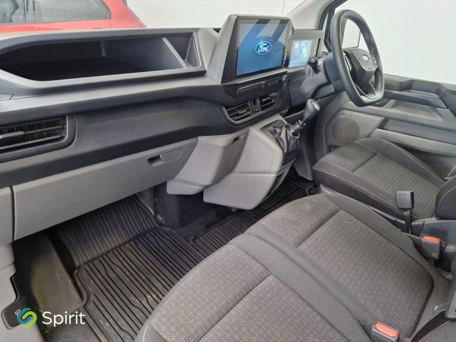 2025 Ford Transit Custom - image 4
