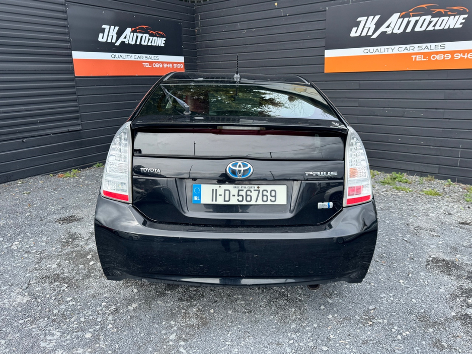 2011 Toyota Prius - image 5