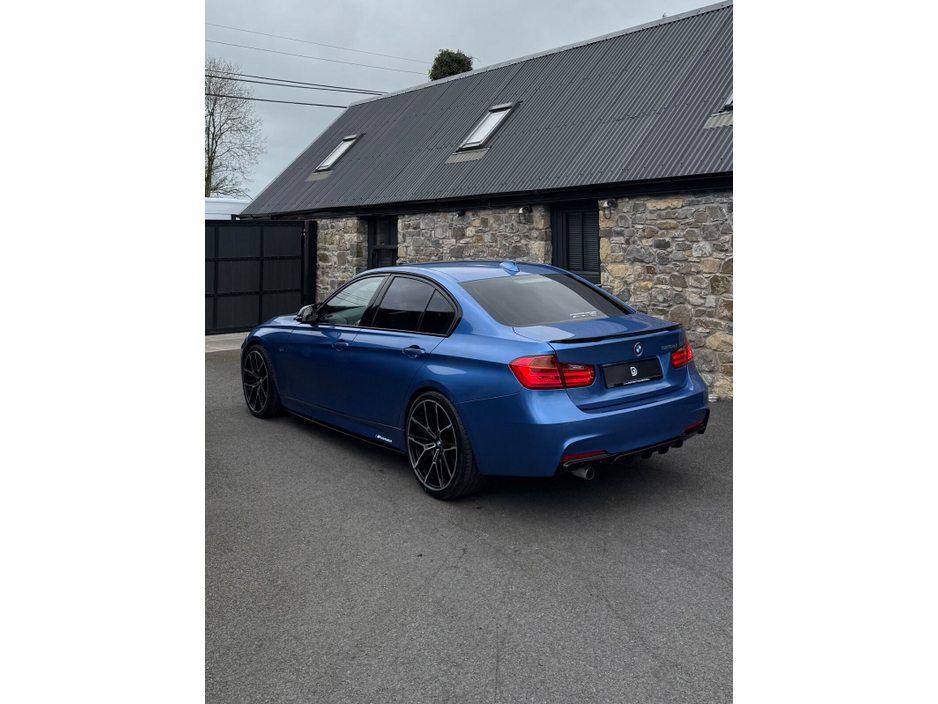 2013 BMW 3 Series - image 4