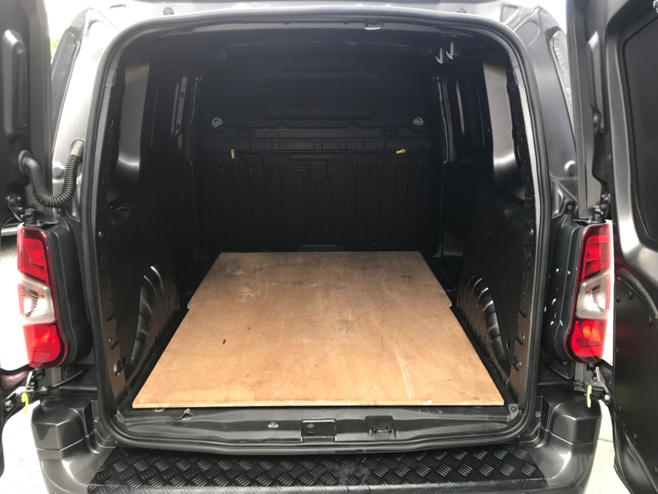2019 Vauxhall Combo - image 42