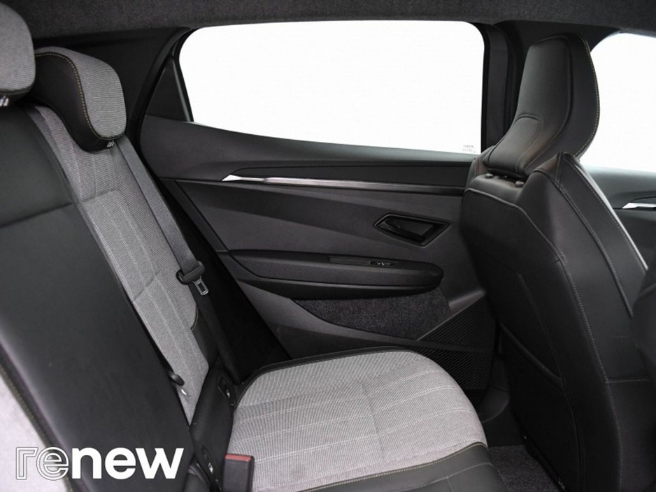 2024 Renault Megane E-Tech - image 13