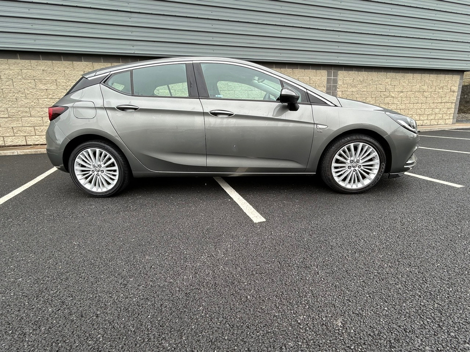 2017 Opel Astra - image 4