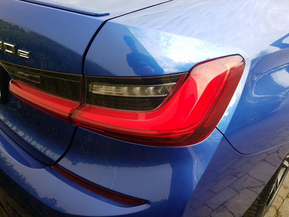 2021 BMW 3 Series - image 18