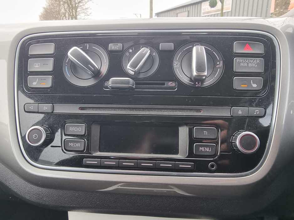 2013 Volkswagen up! - image 24